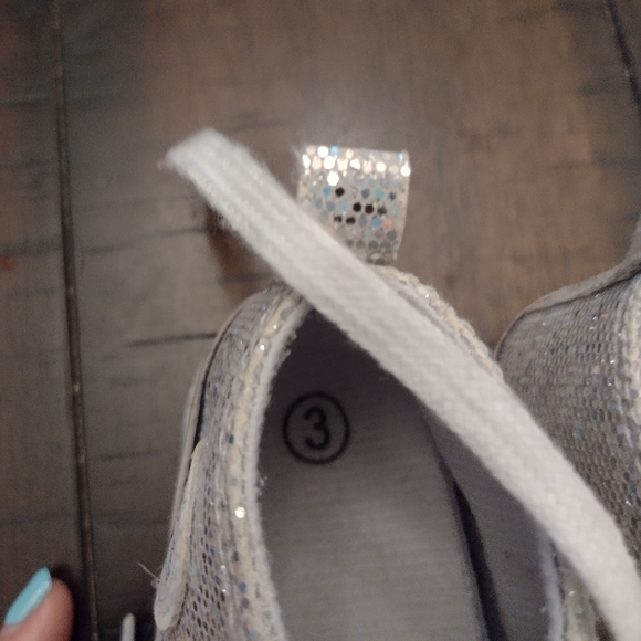 Converse baby sneakers. - Picture 3 of 4